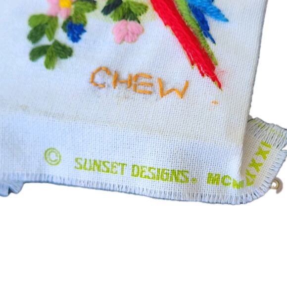 Vintage 1970s Framed Crewel Embroidery Parrot in the Blossoms Sunset Designs 9x7 - Picture 4 of 4